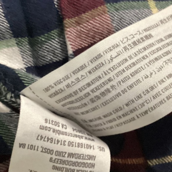 Abercrombie & Fitch Small Navy and Red Plaid Button Up Collared Shirt - Picture 10 of 10